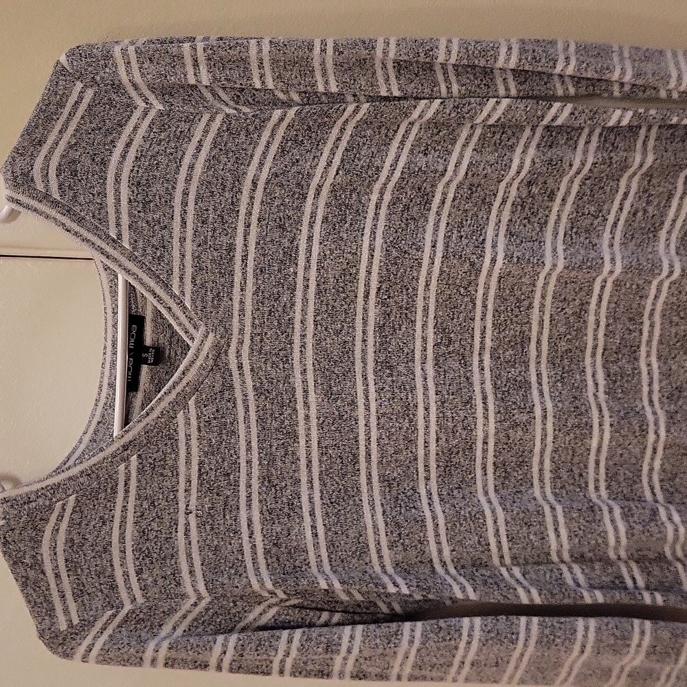 Moa Moa Women's V-Neck Sweater in Gray and White
